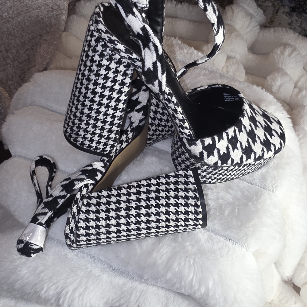 New York & Company Houndstooth Platform Heels - Picture 7 of 11